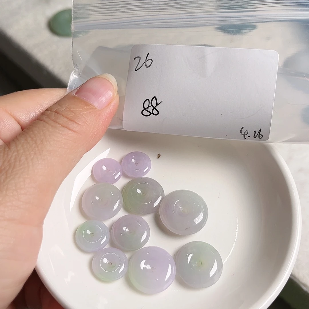 翡翠未镶嵌颈饰不