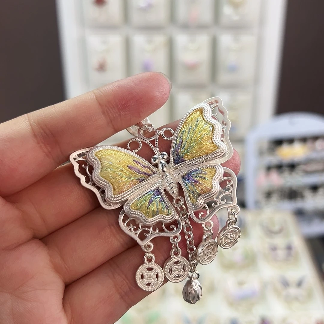 布艺合金蝴蝶吊坠1