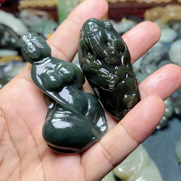 和田玉未镶嵌把件