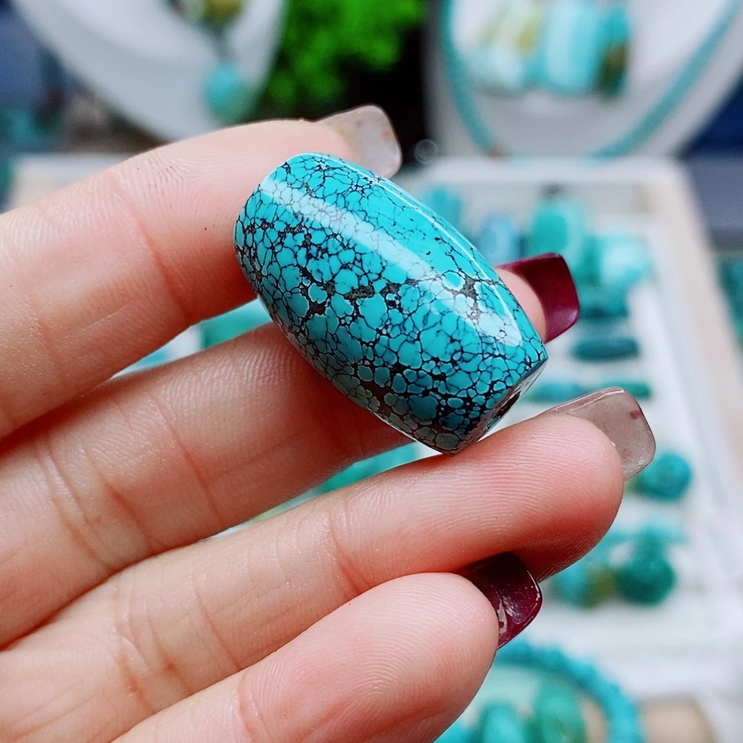 绿松石未镶嵌颈饰