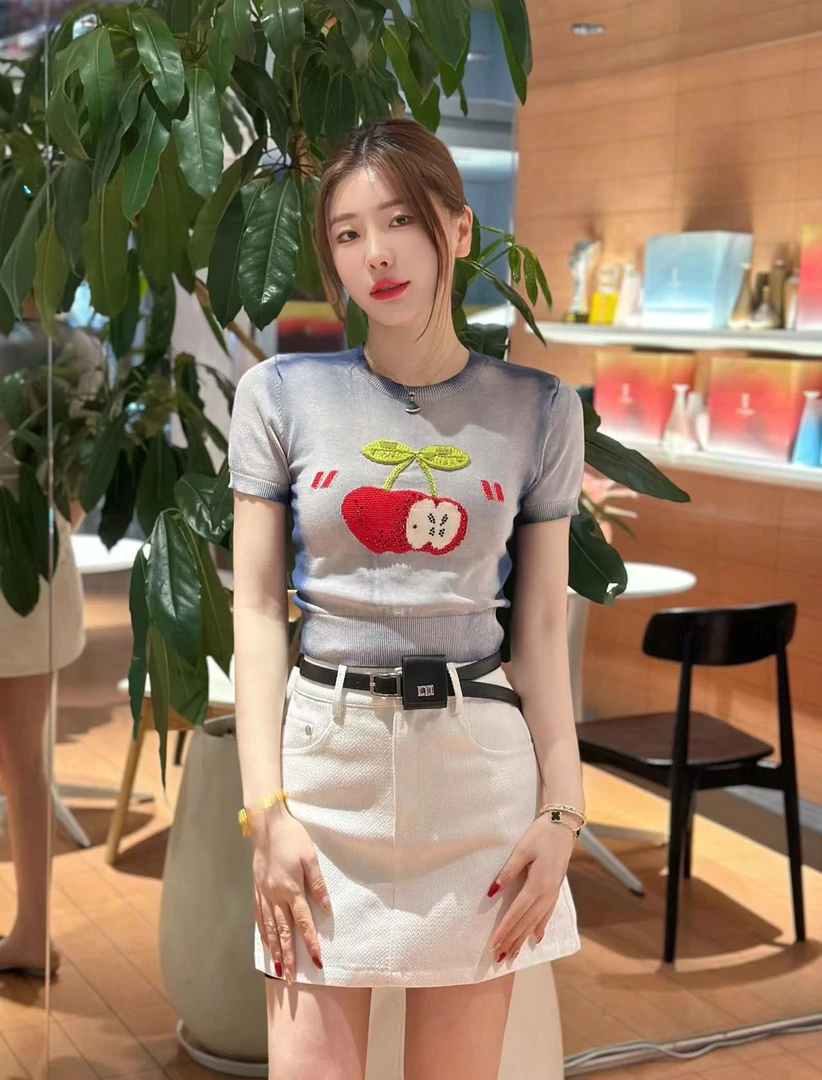 UTUH 蓝色水洗做旧显瘦百搭复古修生提花针织衫 TUWWS1Z023