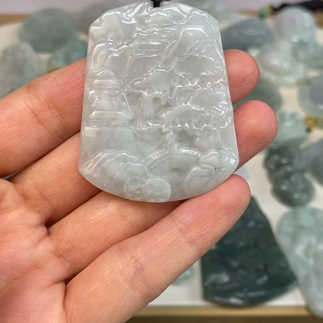 翡翠颈饰未镶嵌山水