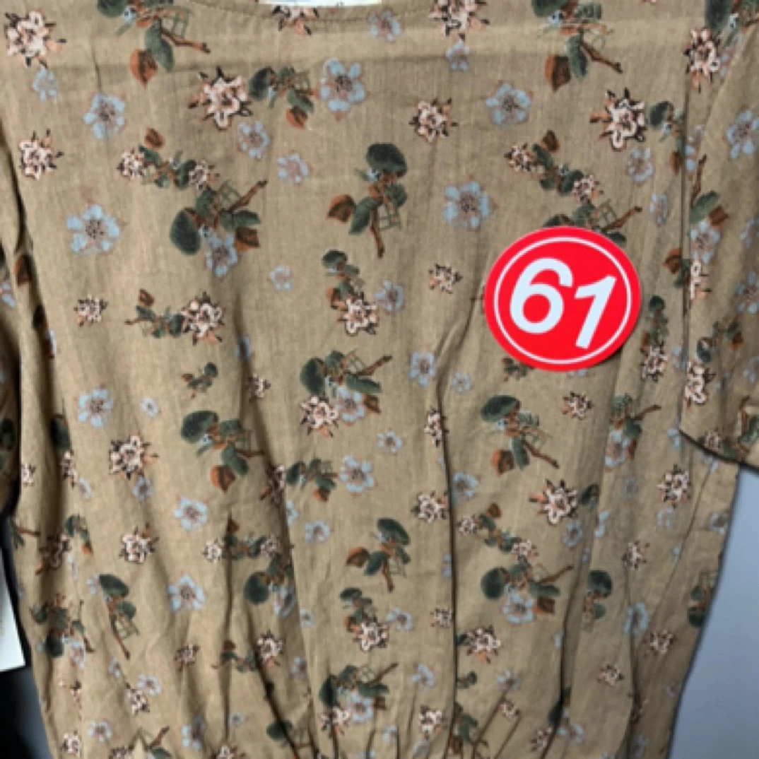 旺妮亚精品T恤上衣