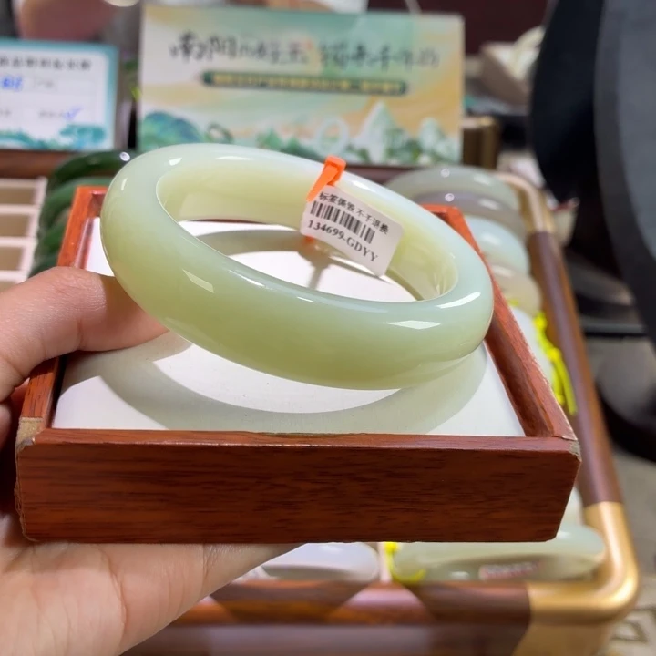 未镶嵌手镯和田玉且末宽胎62+链接81