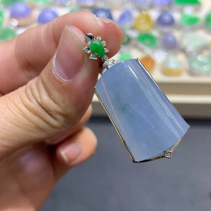 翡翠颈饰18K金镶嵌翡翠