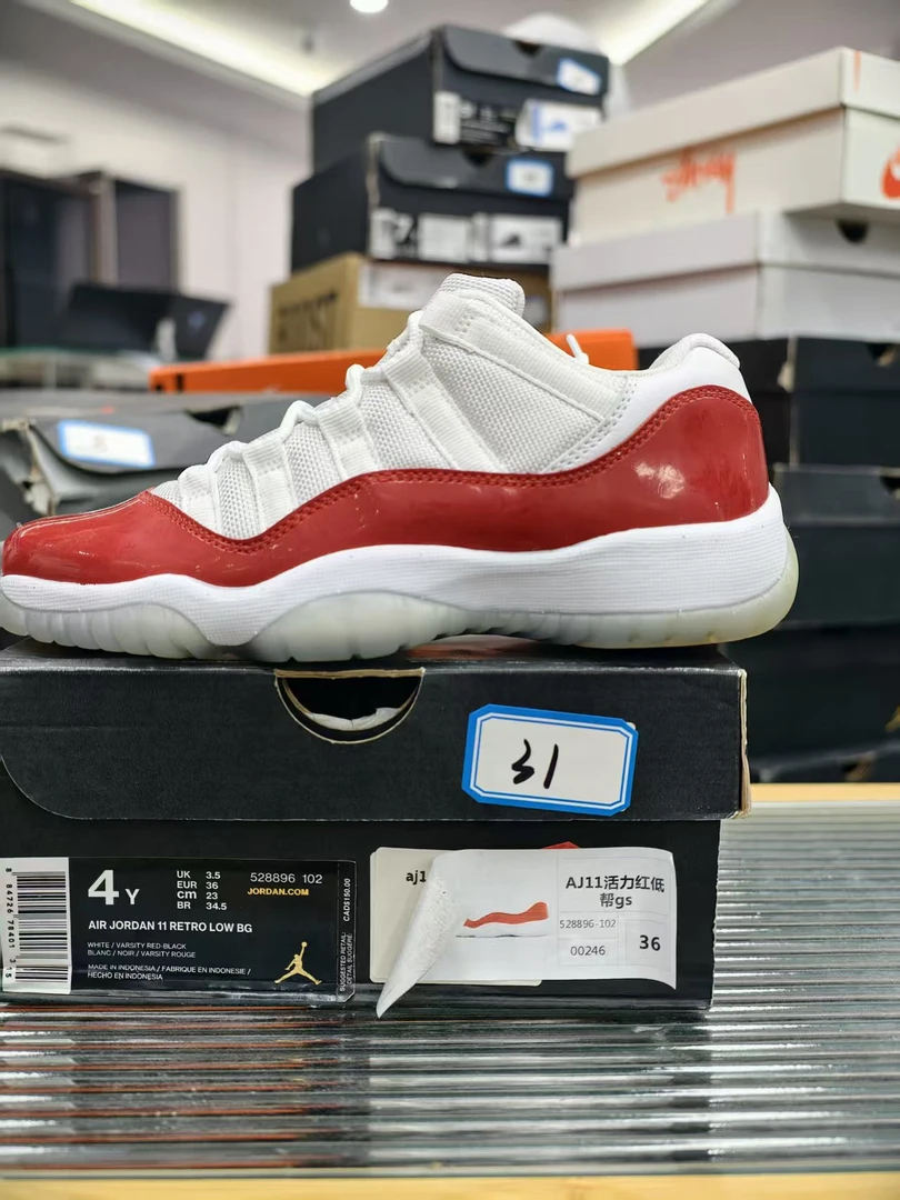 Nike aj11活力红低帮 36码 全新原盒 11月8 孙