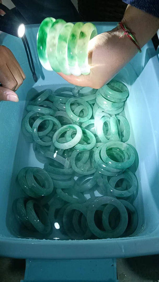 定制天然非洲翠手镯（发其一）