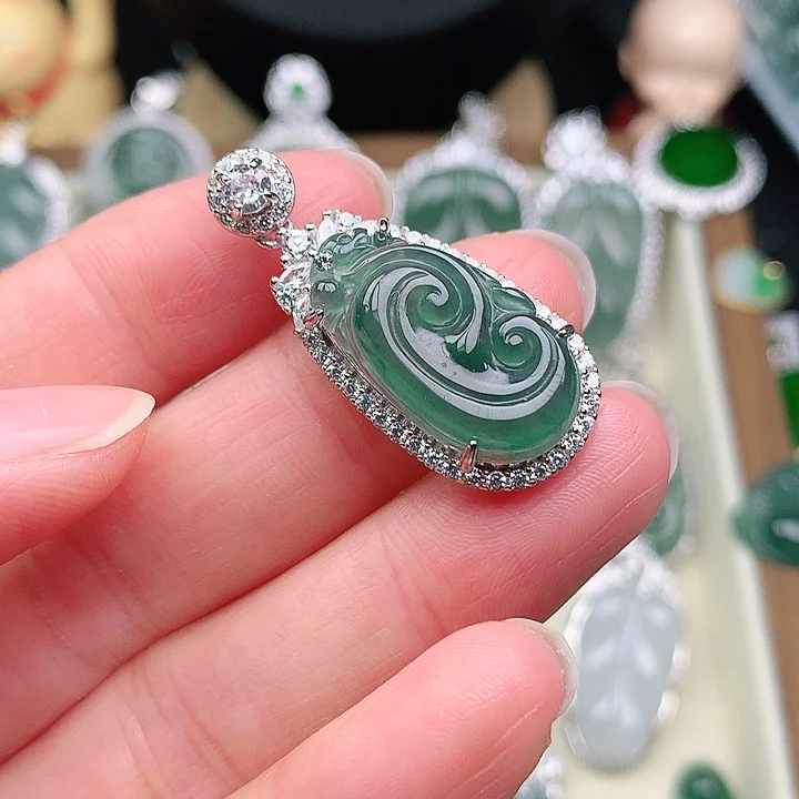 颈饰银S925镶嵌翡翠吊坠