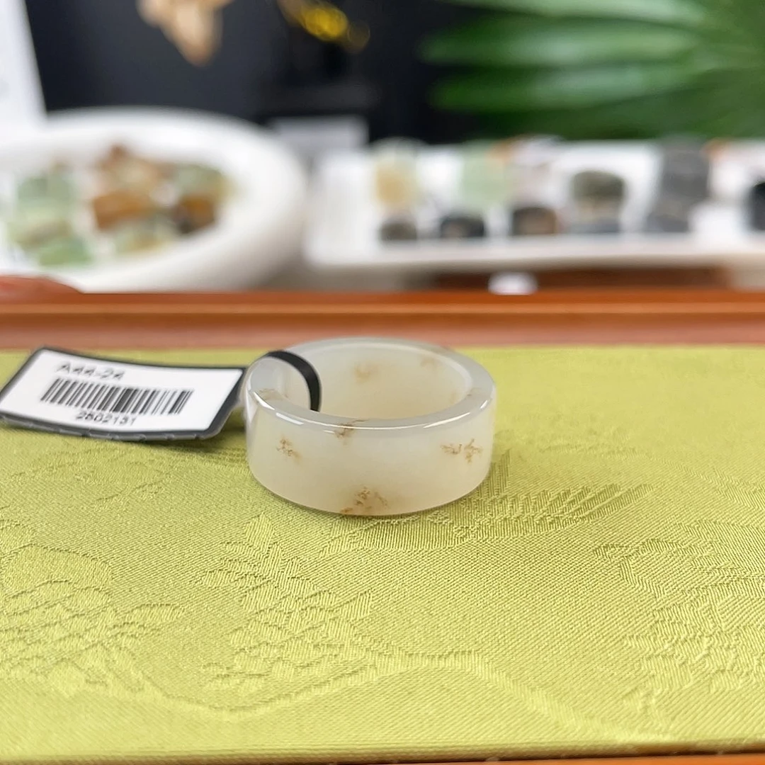 未镶嵌戒指和田玉L57 烟紫桂花窄切不退换17.6