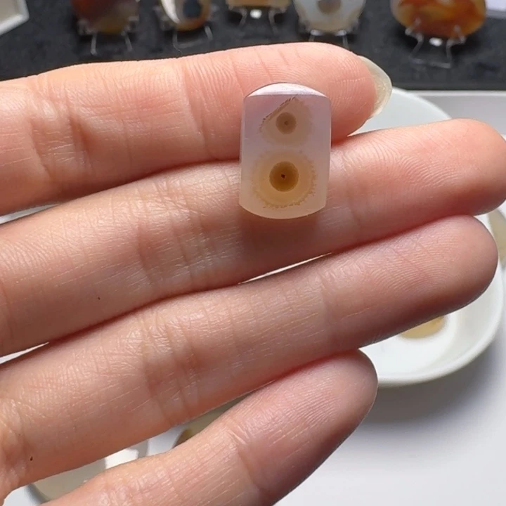 石***爱玛瑙/玉髓未镶嵌摆件