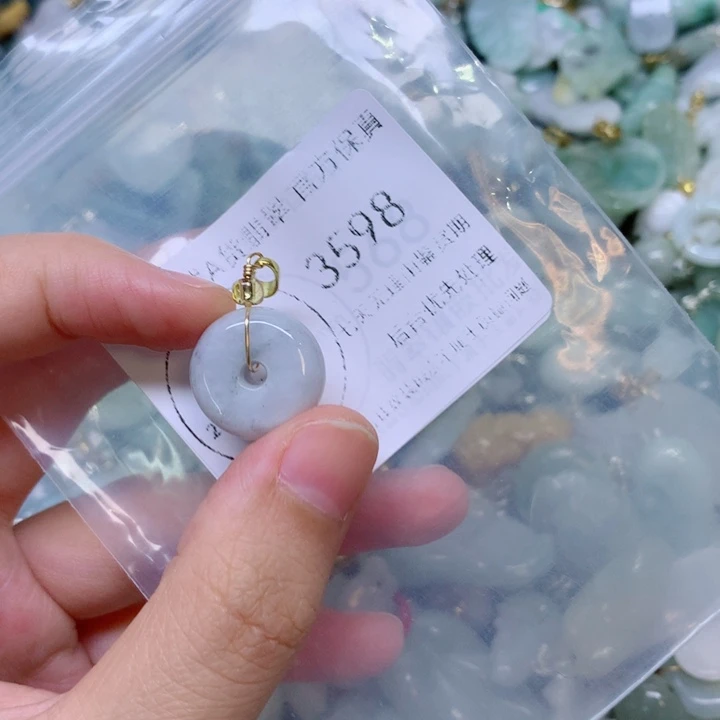 吊坠(不含链)未镶嵌翡翠