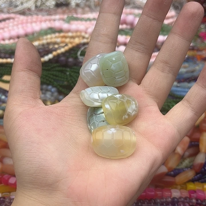玛瑙/玉髓未镶嵌珠宝半成品2个盐源玛瑙龟壳随机发