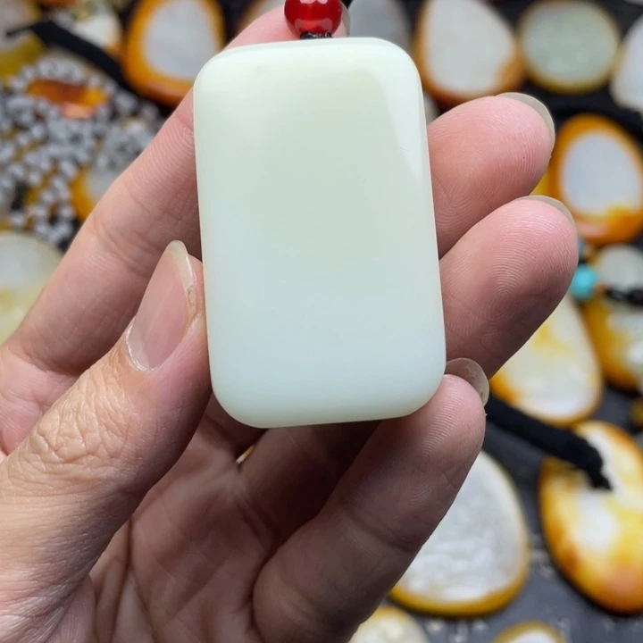 【闪购商品】颈饰未镶嵌和田玉