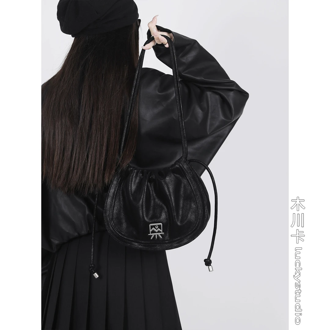 木川卡原创小众抽绳云褶腋下包复古磨砂斜挎包包水桶包百搭时尚