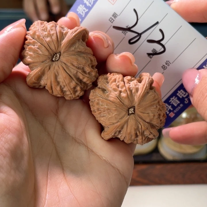 M***a把件核桃38左右高桩血麒麟有克重