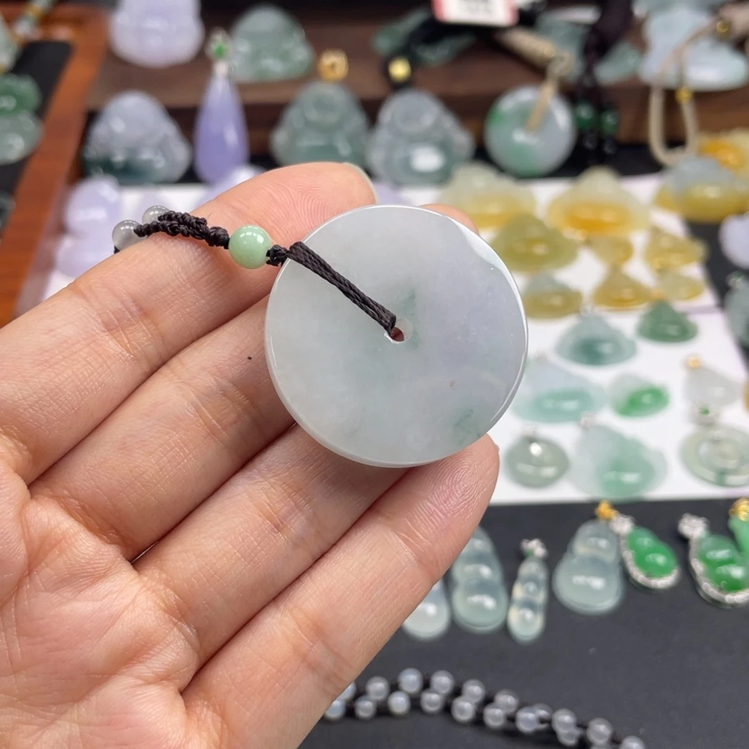 翡翠未镶嵌颈饰平安扣
