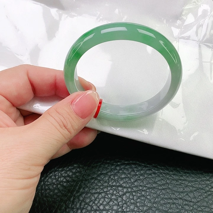 翡翠手镯未镶嵌翡翠057