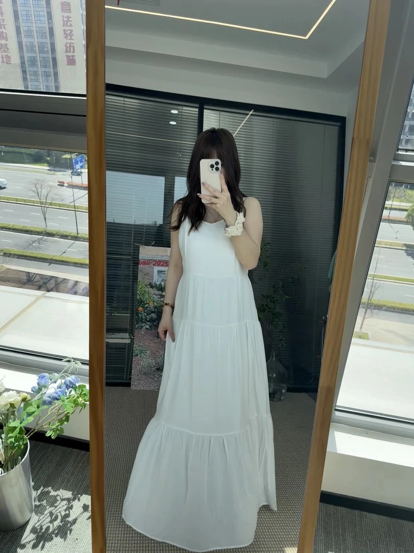 法式白色吊带连衣裙女夏季2025新款收腰设计感小众气质长裙