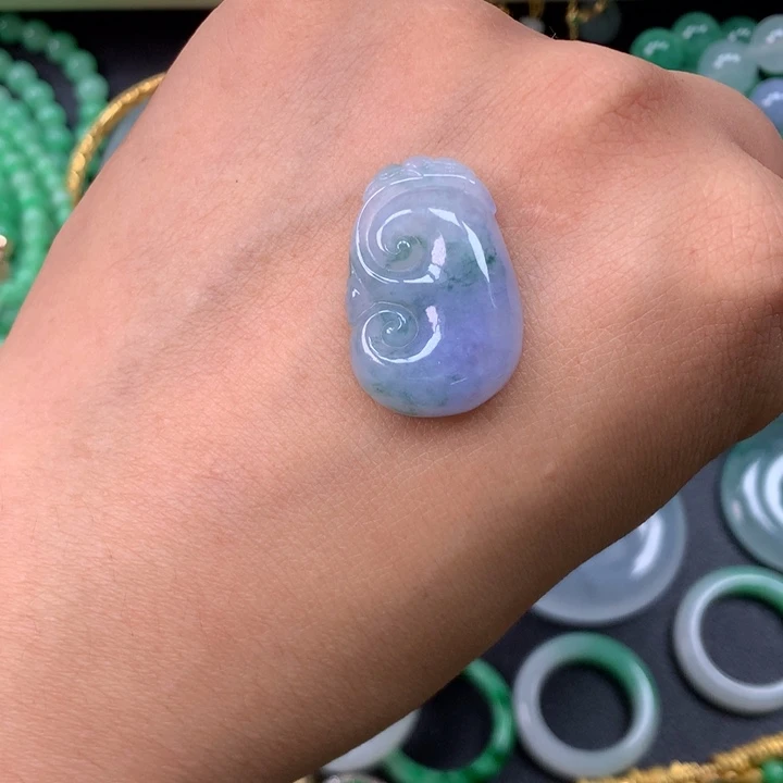 翡翠未镶嵌颈饰如意