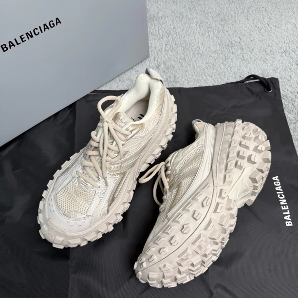 未使用 Balenciaga/巴黎世家 Defender 轮胎鞋 老爹鞋 米白做旧款