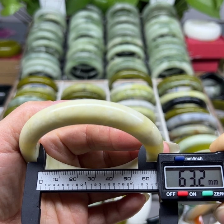 蛇纹石玉未镶嵌手镯60