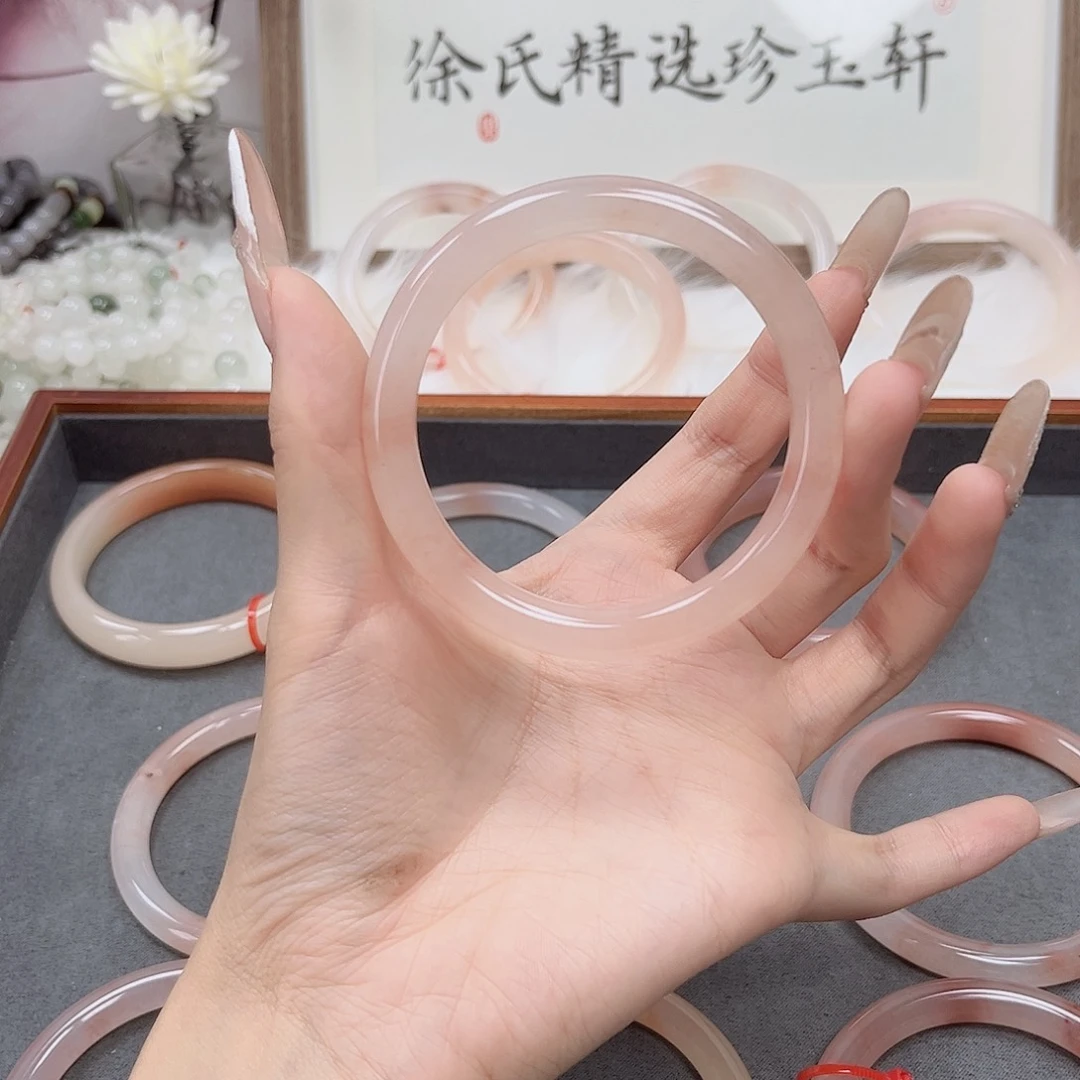 石英质玉手镯未镶嵌是**啊