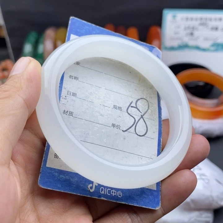 未镶嵌手镯石英质玉