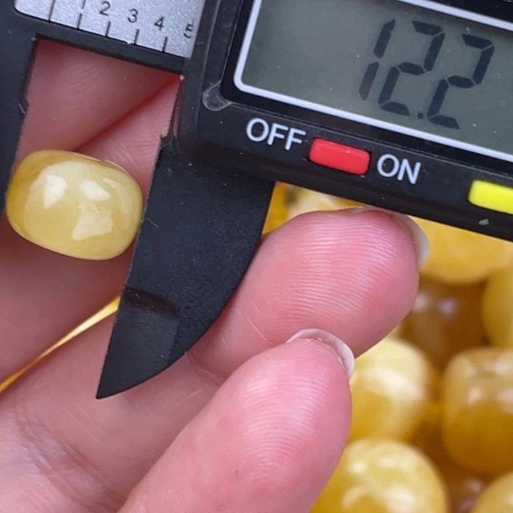 蜜蜡未镶嵌裸石微瑕389