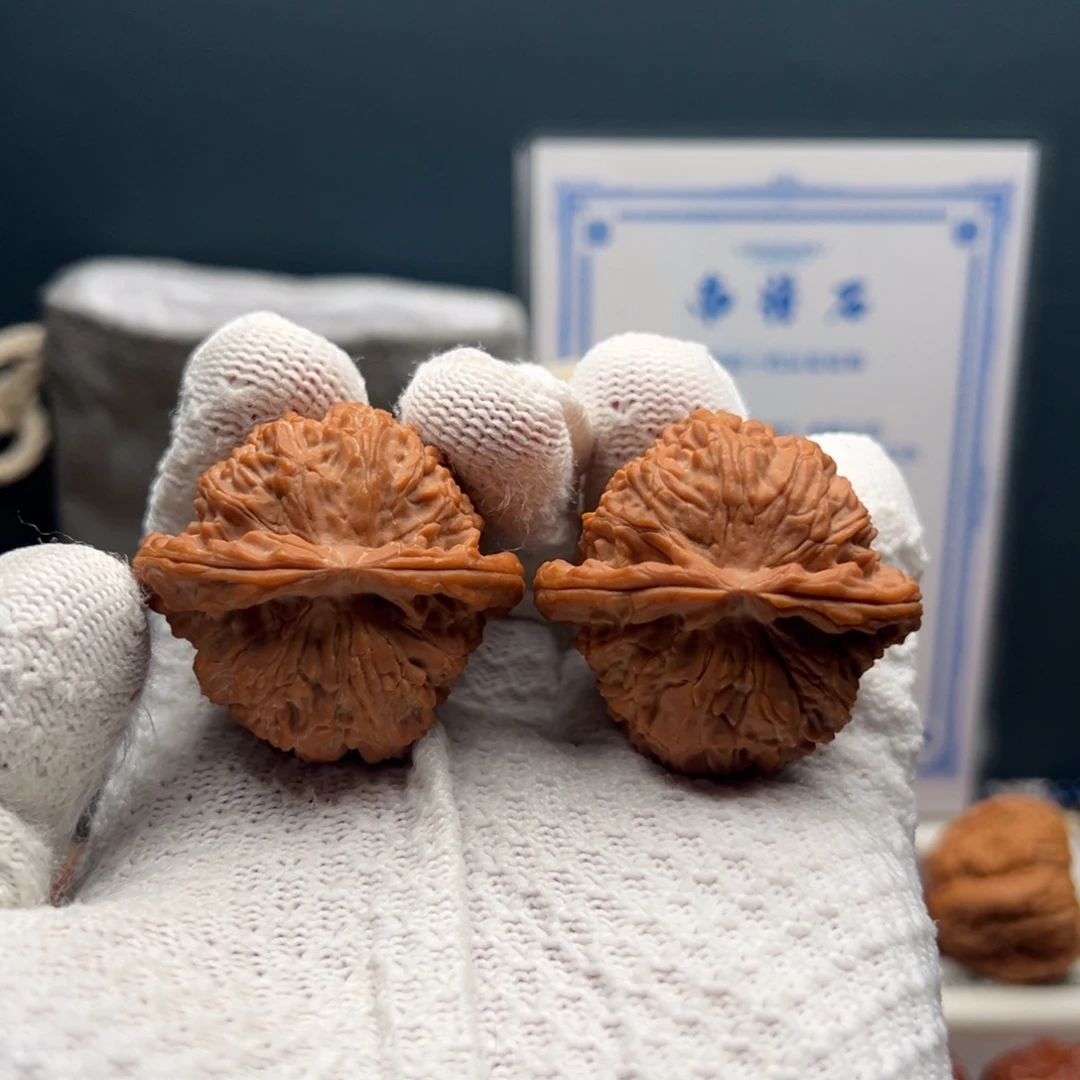 L***Y文玩核桃吊坠白狮子41