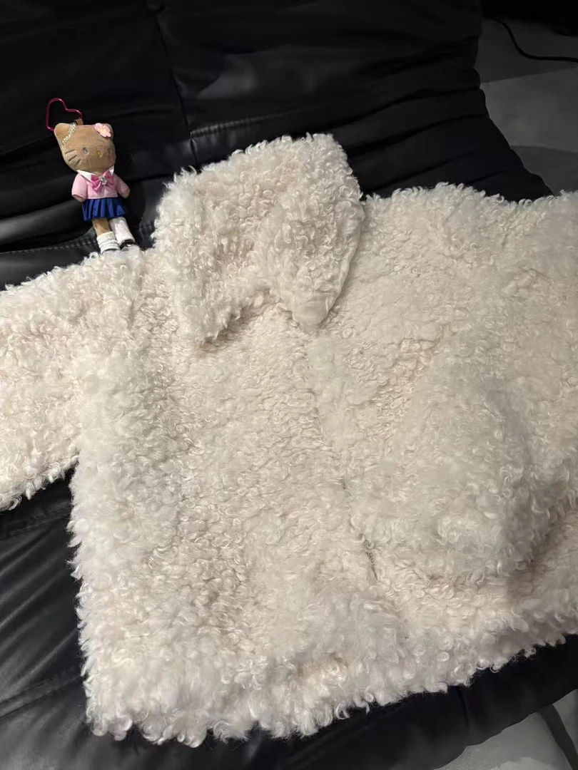 米白小羊羔外套