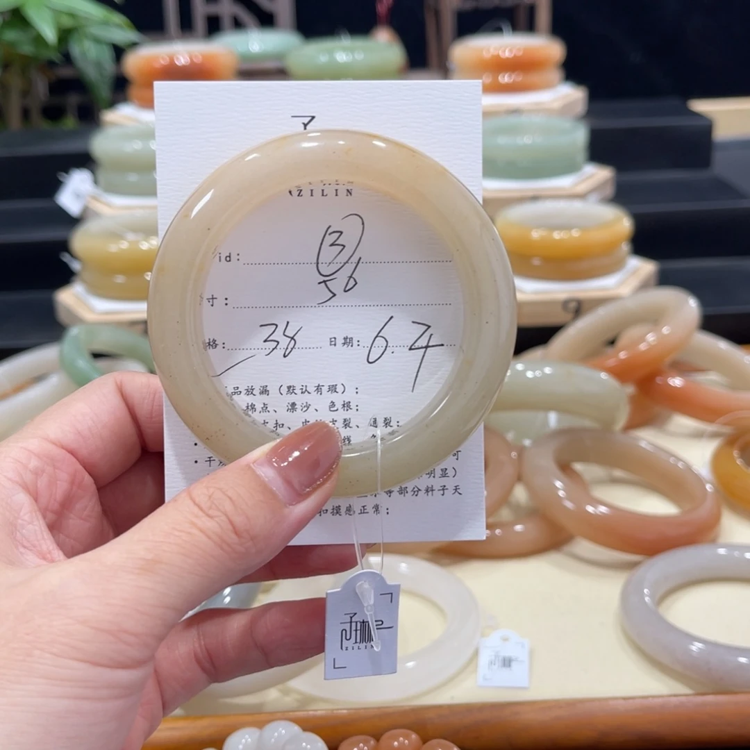 石英质玉手镯未镶嵌
