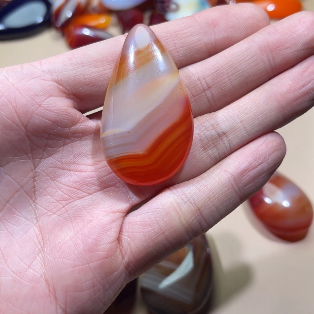 宁***玛瑙/玉髓未镶嵌颈饰