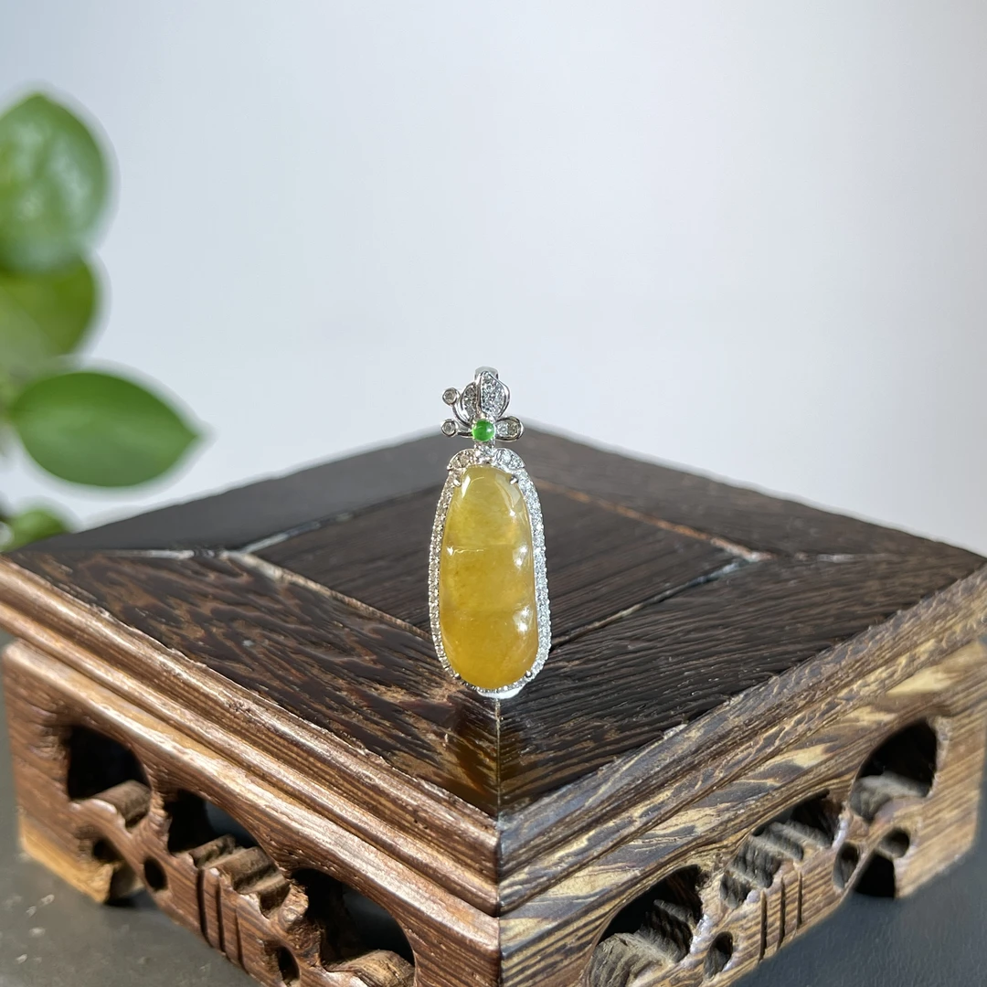 JGB05-225  天然缅甸A货翡翠  18K含钻镶嵌福豆