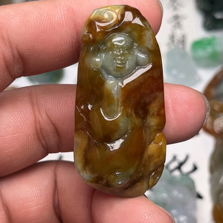 翡翠未镶嵌颈饰佛