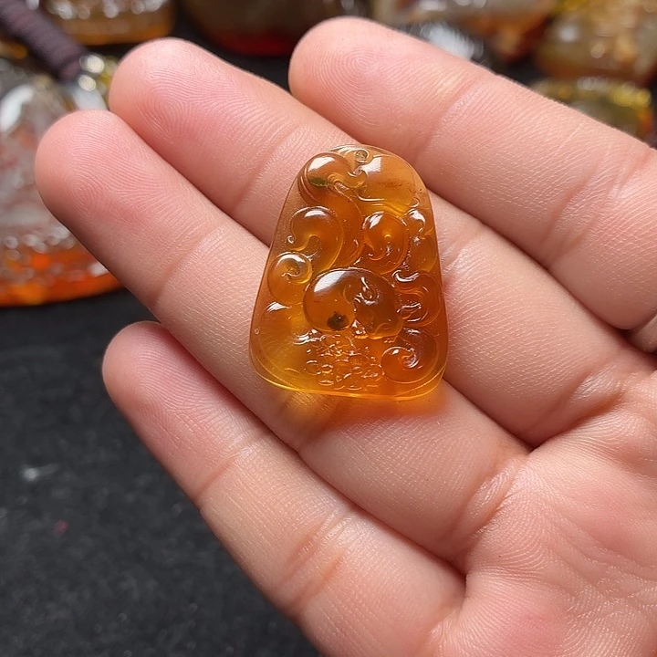 琥珀未镶嵌颈饰199