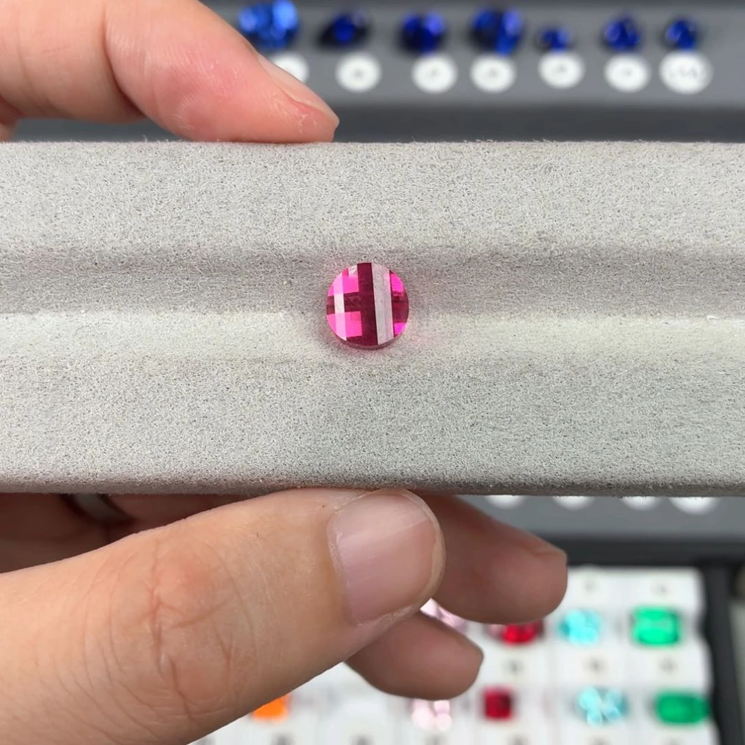 儿***爱合成（培育）蓝宝石裸石未镶嵌4.37ct