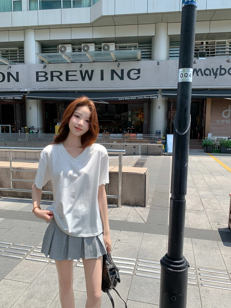 基础慵懒宽松V领短袖女t恤装夏季松弛感简约百搭套头纯色内搭上衣