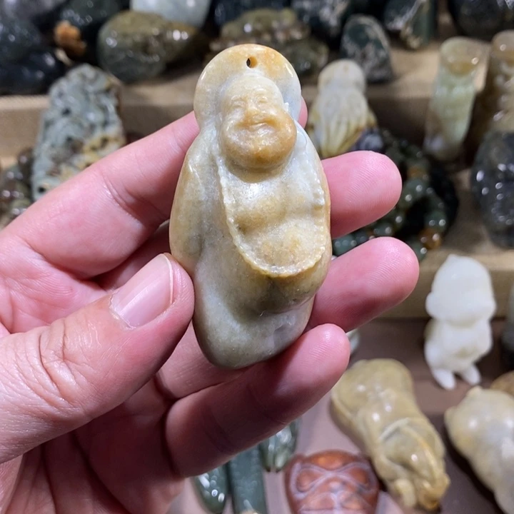 透闪石质玉未镶嵌挂件