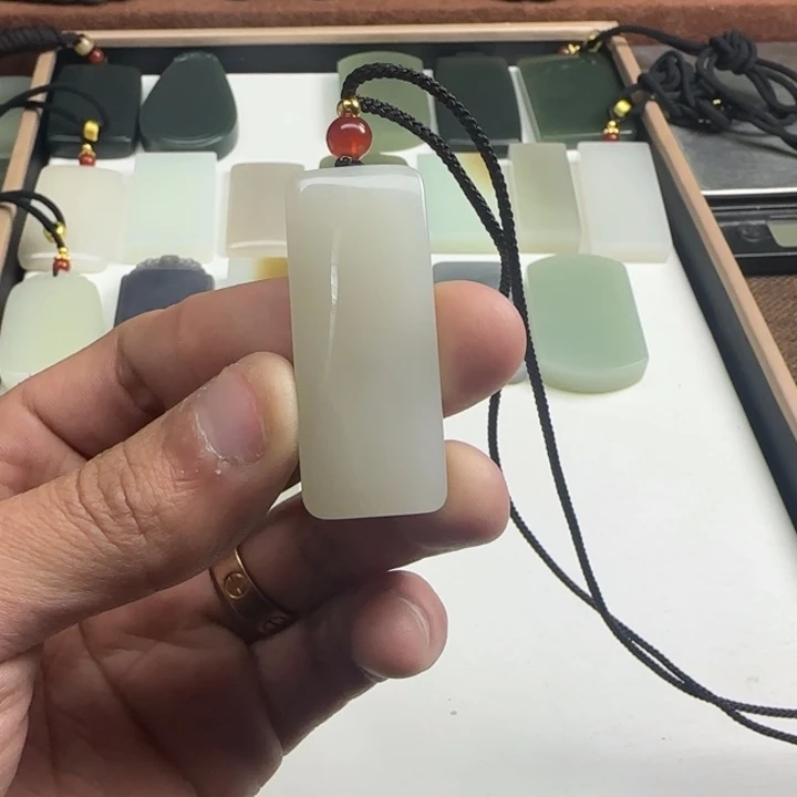 和田玉颈饰未镶嵌莫*