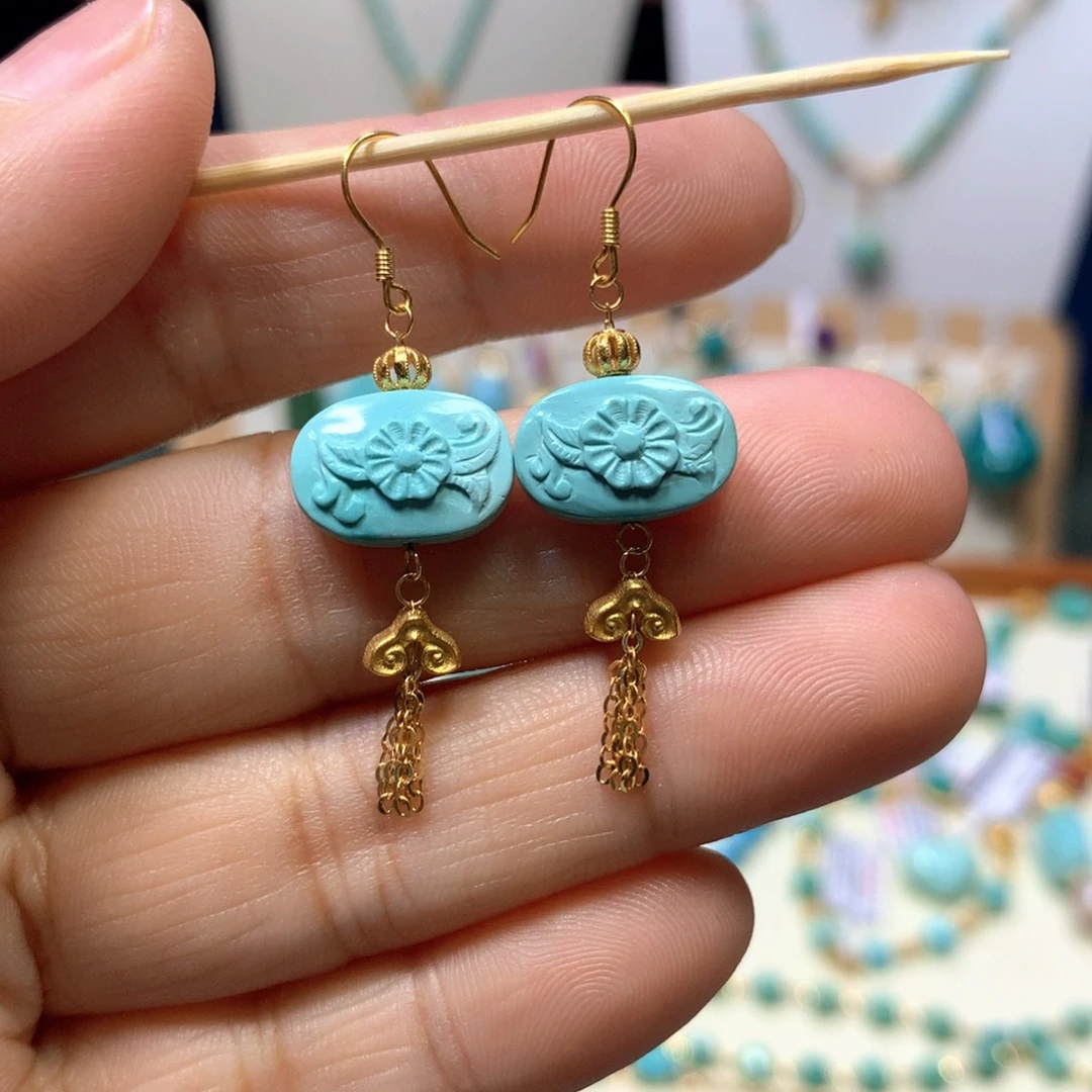 绿松石18K金镶嵌耳坠