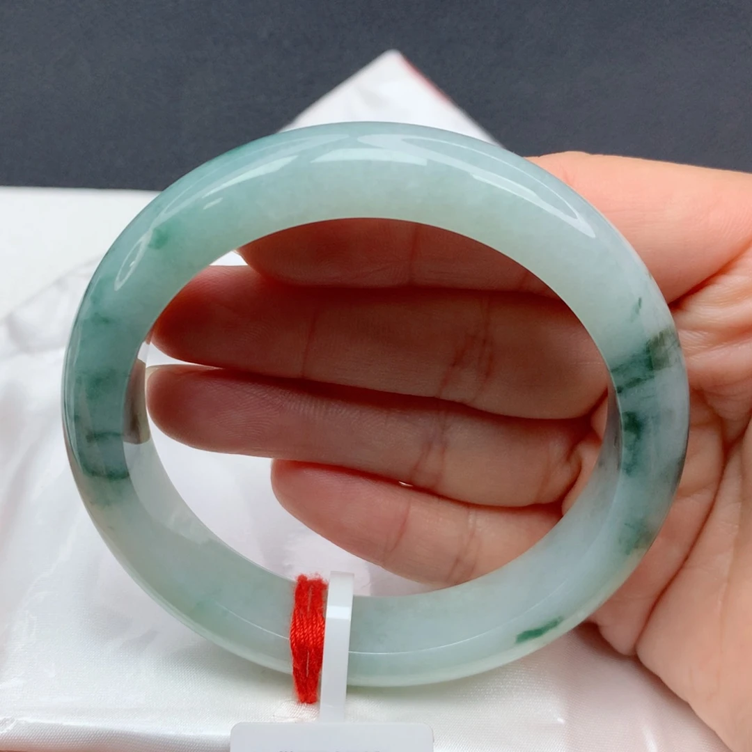 翡翠手镯未镶嵌56-57胶润飘花