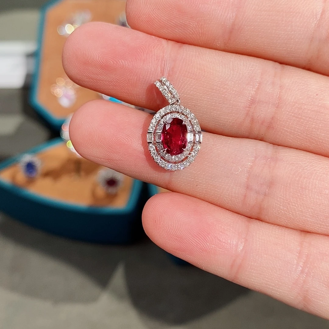 颈饰18K金镶嵌红宝石吉尔德无烧鸽血红1.23ct