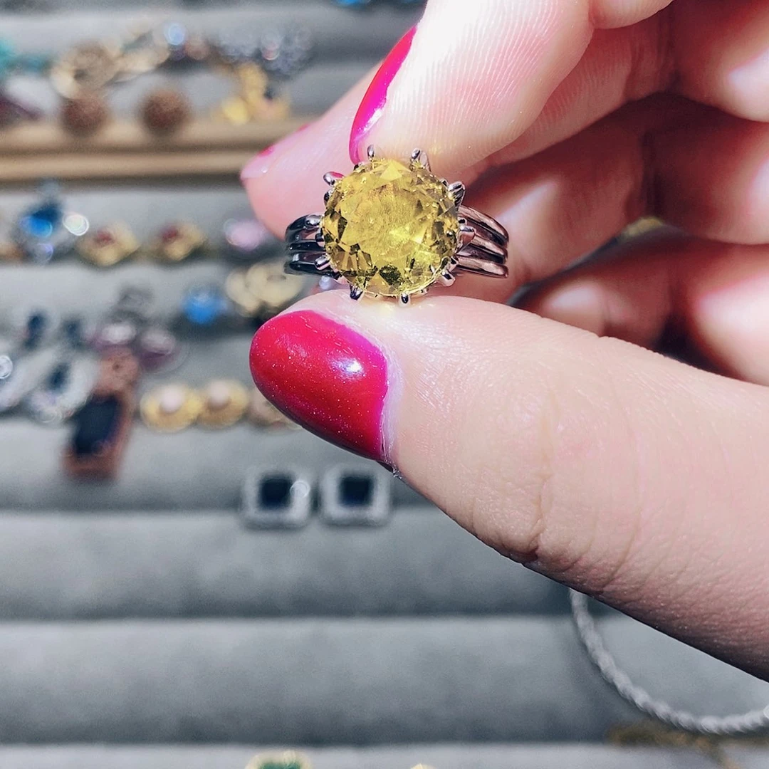 【闪购商品】银S925镶嵌托帕石耳饰