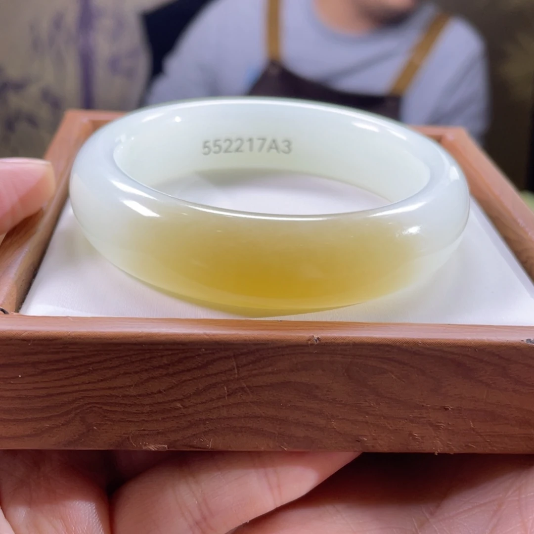 和田玉未镶嵌手镯55圈