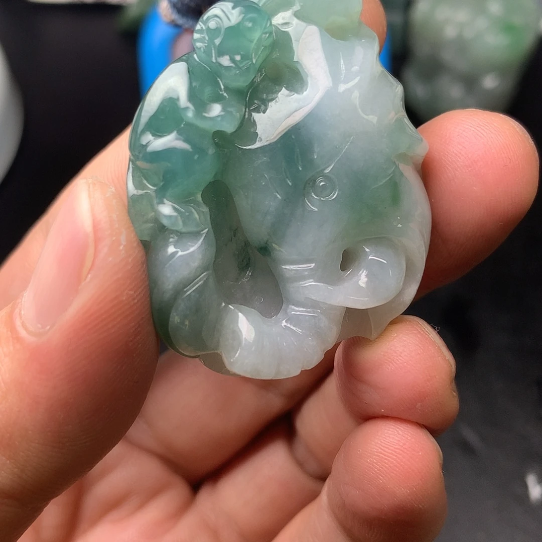翡翠未镶嵌颈饰翡翠首饰和翡翠珠宝