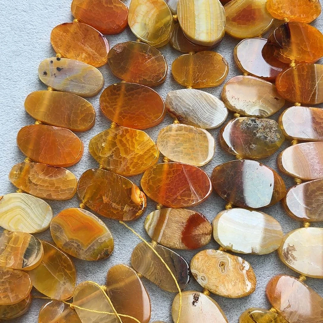 未镶嵌玛瑙/玉髓珠宝半成品黄龙纹玛原石片片塔链一条