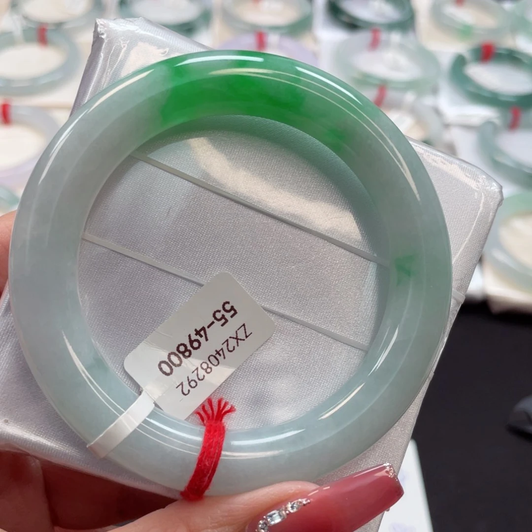 【闪购商品】翡翠手镯未镶嵌细糯蓝底带阳绿花胖圆条55圈18号