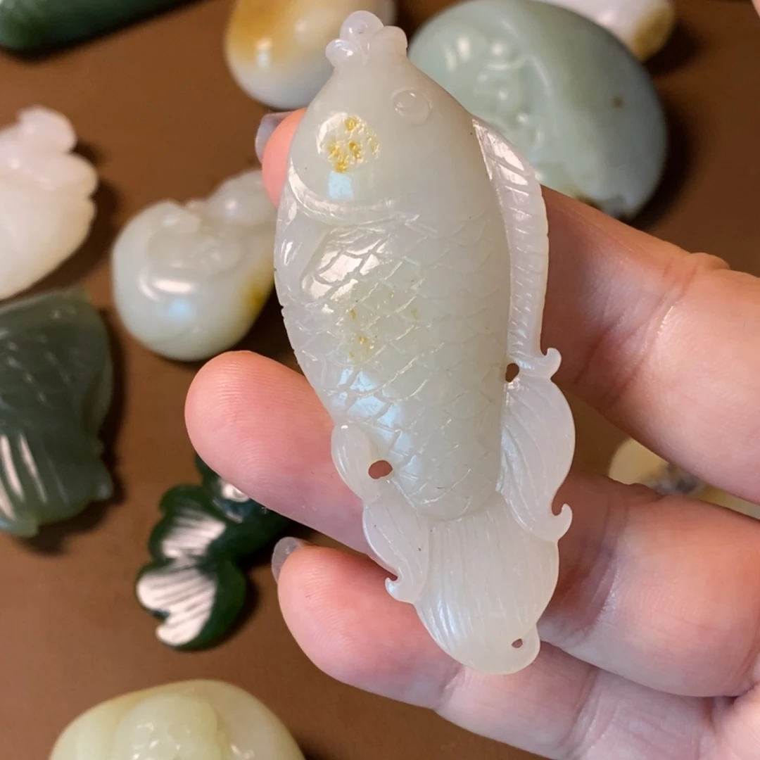 糖***豆和田玉未镶嵌颈饰