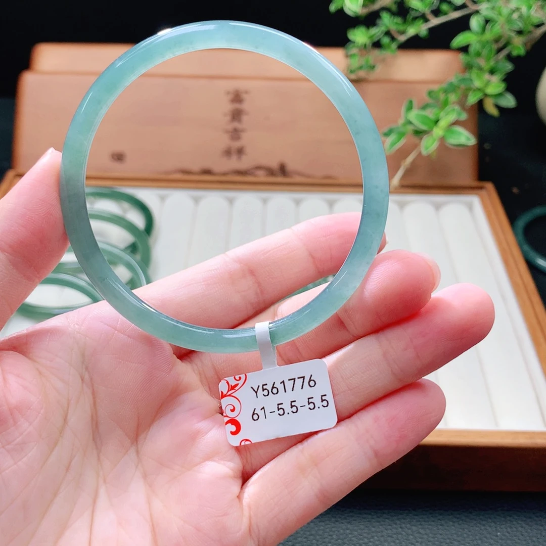 未镶嵌手镯（圆镯）翡翠