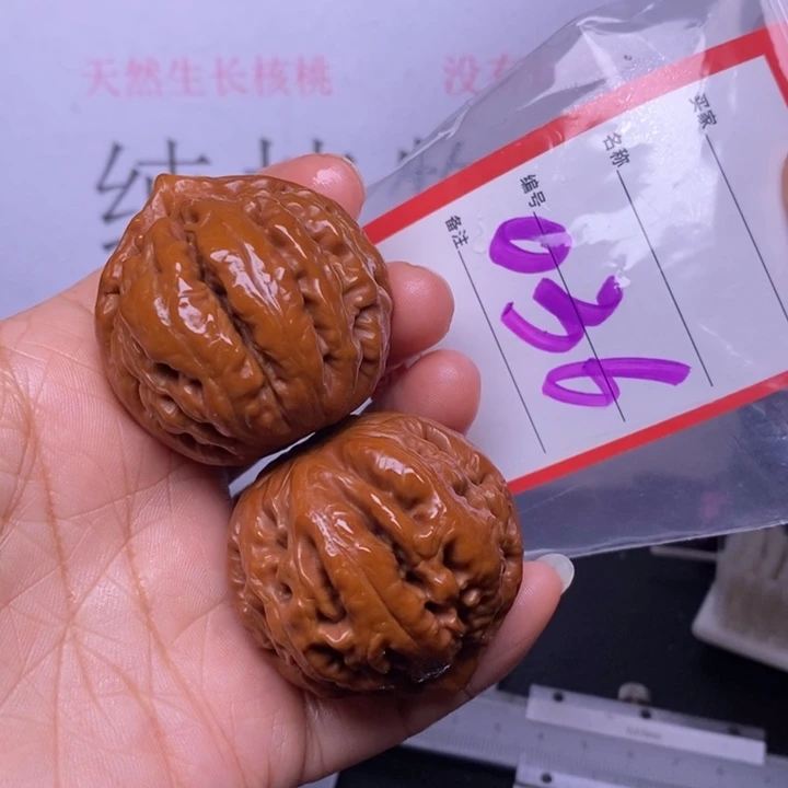 文玩核桃把件036，41霸王龙